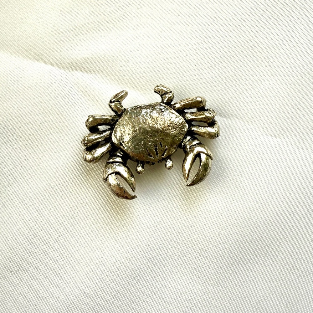 Metallic silver crab magnet